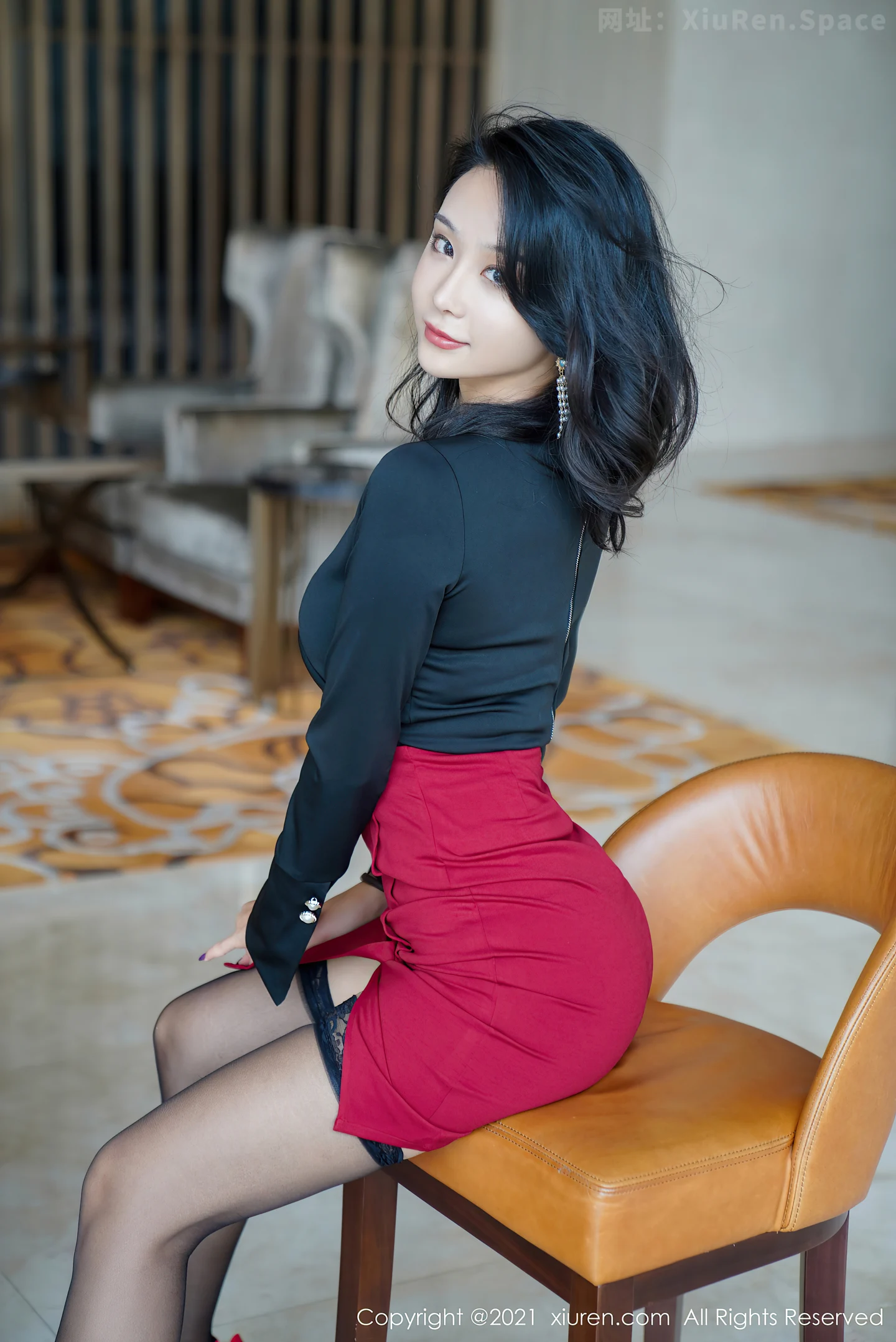 图片[3]-[XiuRen秀人网]VOL.3689 模特蓝夏Akasha北京旅拍脱职场OL制服露性感蕾丝内衣诱惑写真40P-秀人网官方网站